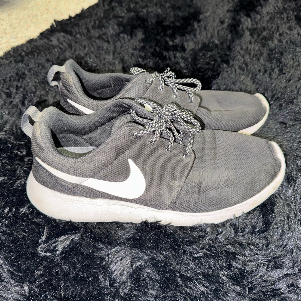 Nike Black and White Roshe